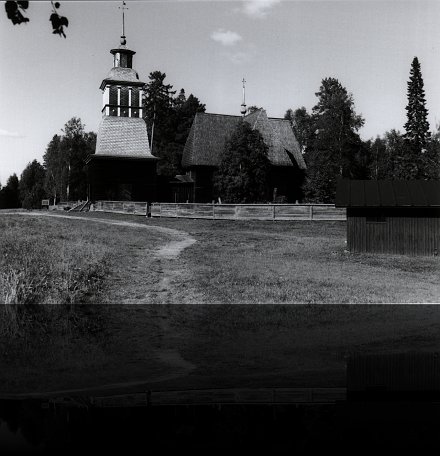 wooden church of Petäjävesi black and white from entrance